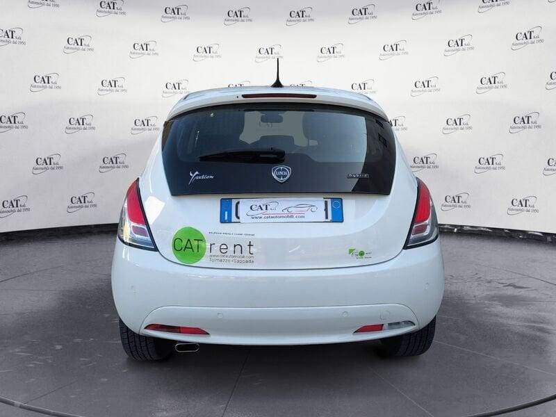 Lancia Ypsilon 0.9 silver hybrid