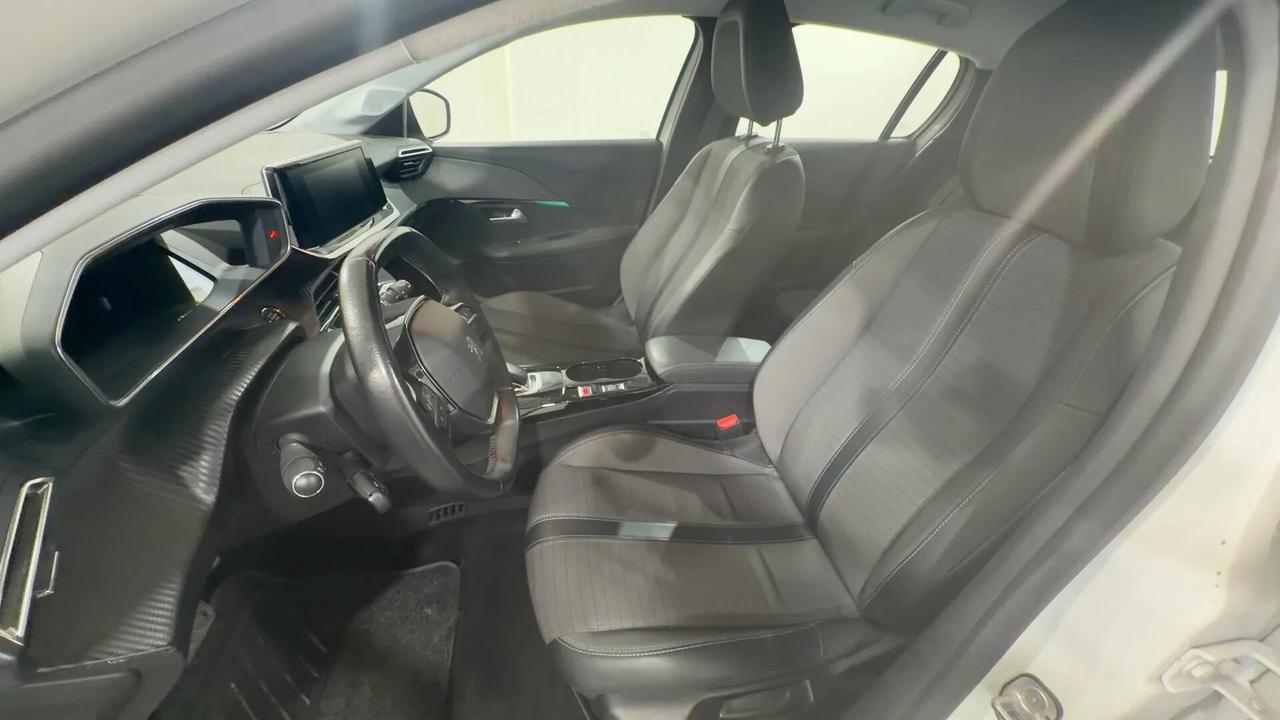 Peugeot 208 motore elettrico 136 CV 5 porte Allure