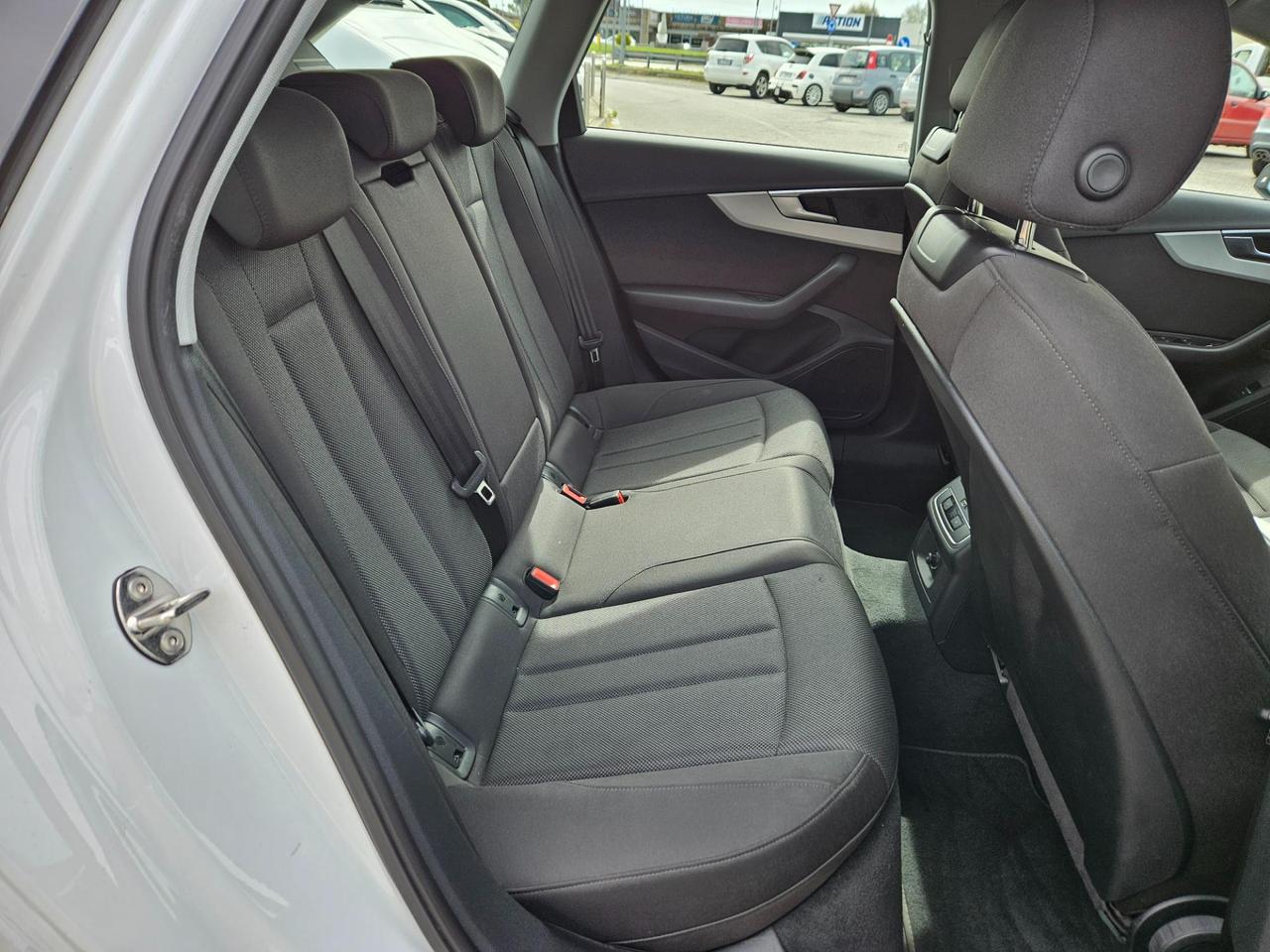 Audi A4 Avant 35 2.0 tdi mhev Business Advanced 163cv s-tronic