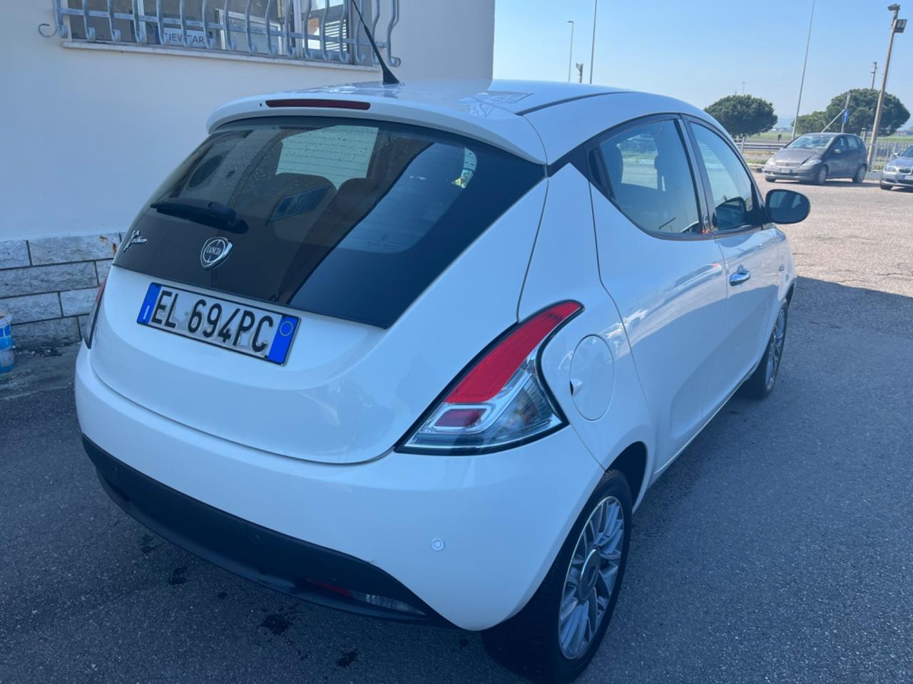 Lancia Ypsilon 1.2 69 CV 5 porte GPL ok neopatentati