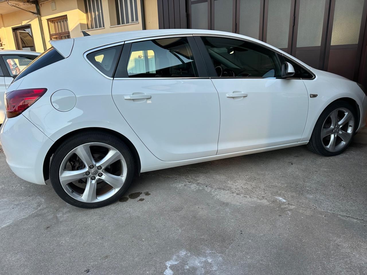 Opel Astra 1.4 Turbo 140CV 5 porte Cosmo