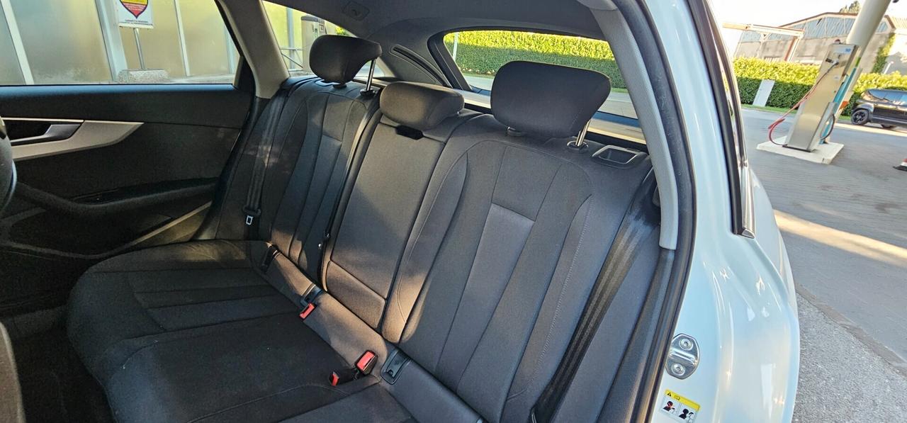 Audi A4 Avant 40 TDI quattro S tronic S Line