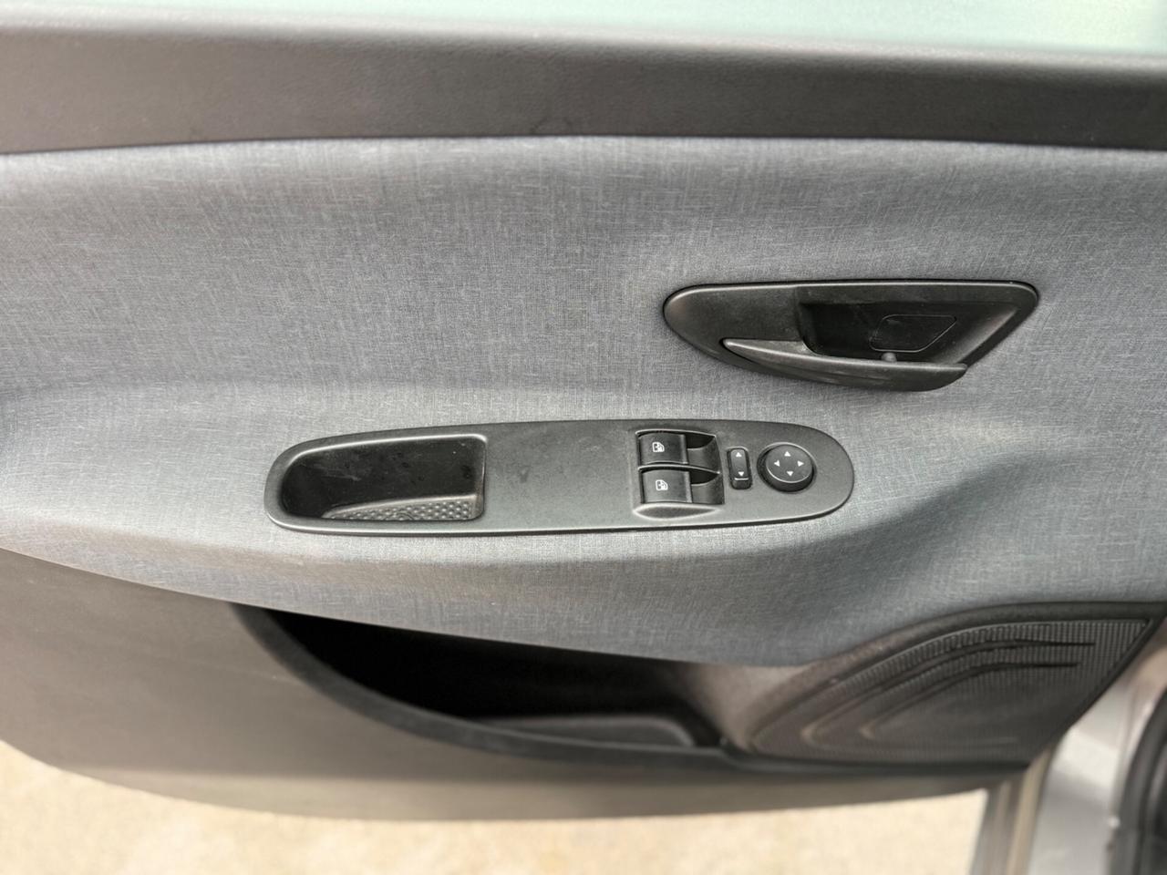 Lancia Ypsilon 1.0 FireFly S&S Hybrid Ecochic Gold