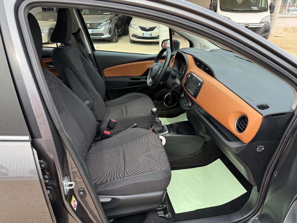 TOYOTA - Yaris - 1.4 D-4D 5p. Lounge MY 16 ; Adatta ai Neopatentati