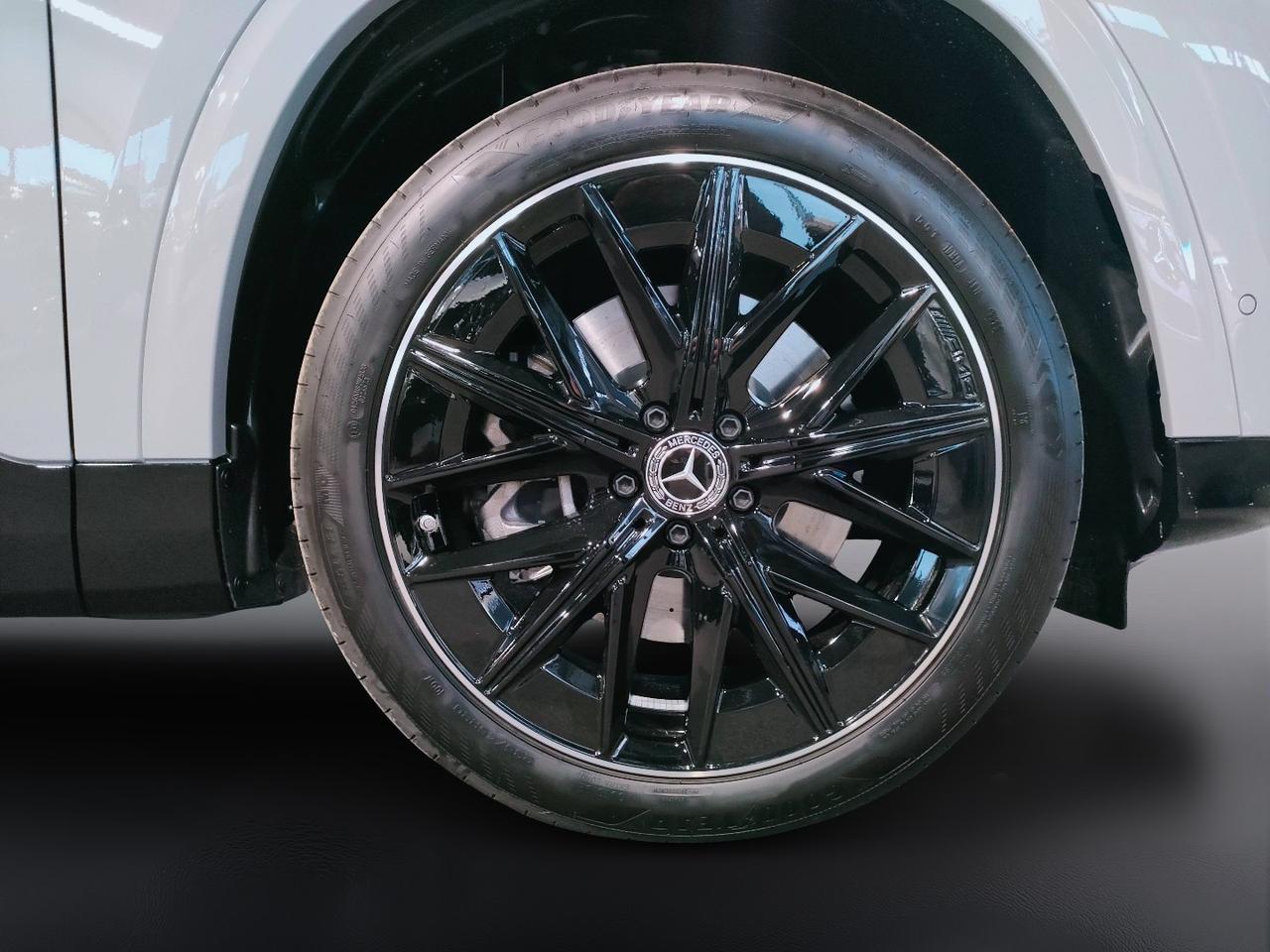 Mercedes-Benz GLB 250+ con tecnologia EQ