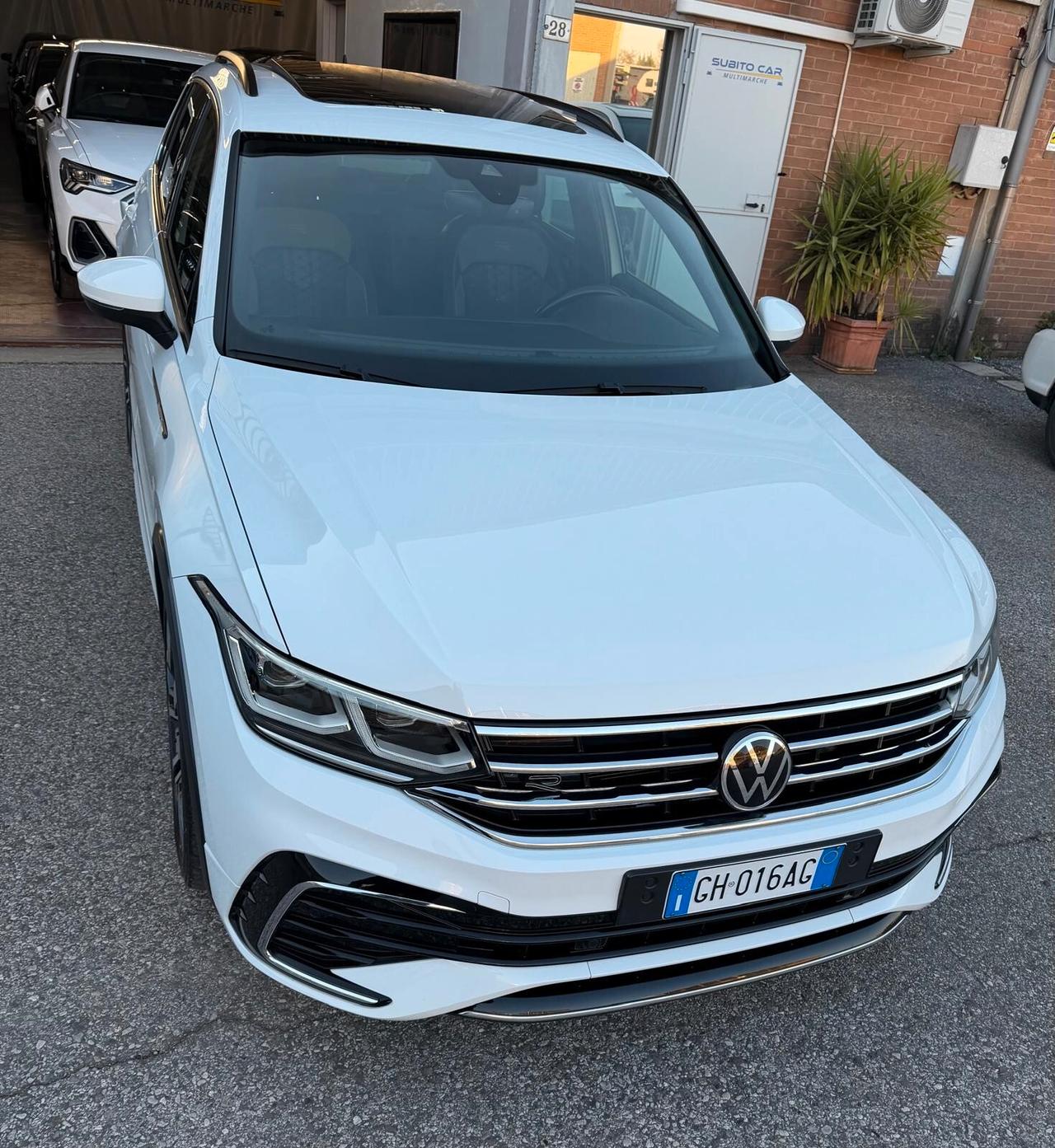 Volkswagen Tiguan 2.0 TDI 200 CV SCR DSG 4MOTION R-Line TETTO APRIBILE E GANCIO TRAINO