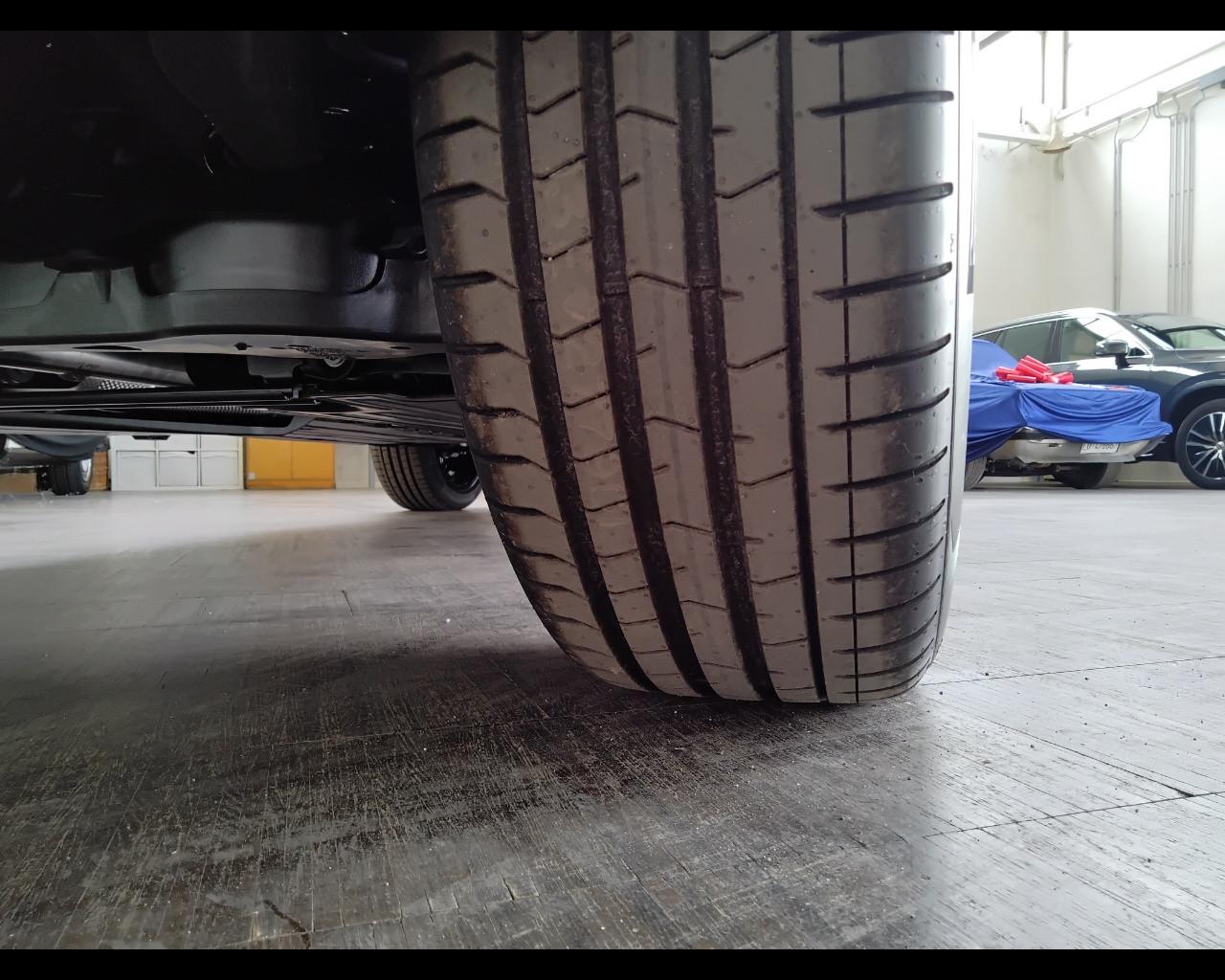 VOLVO XC40 2023 - XC40 2.0 b3 Plus Black Edition auto
