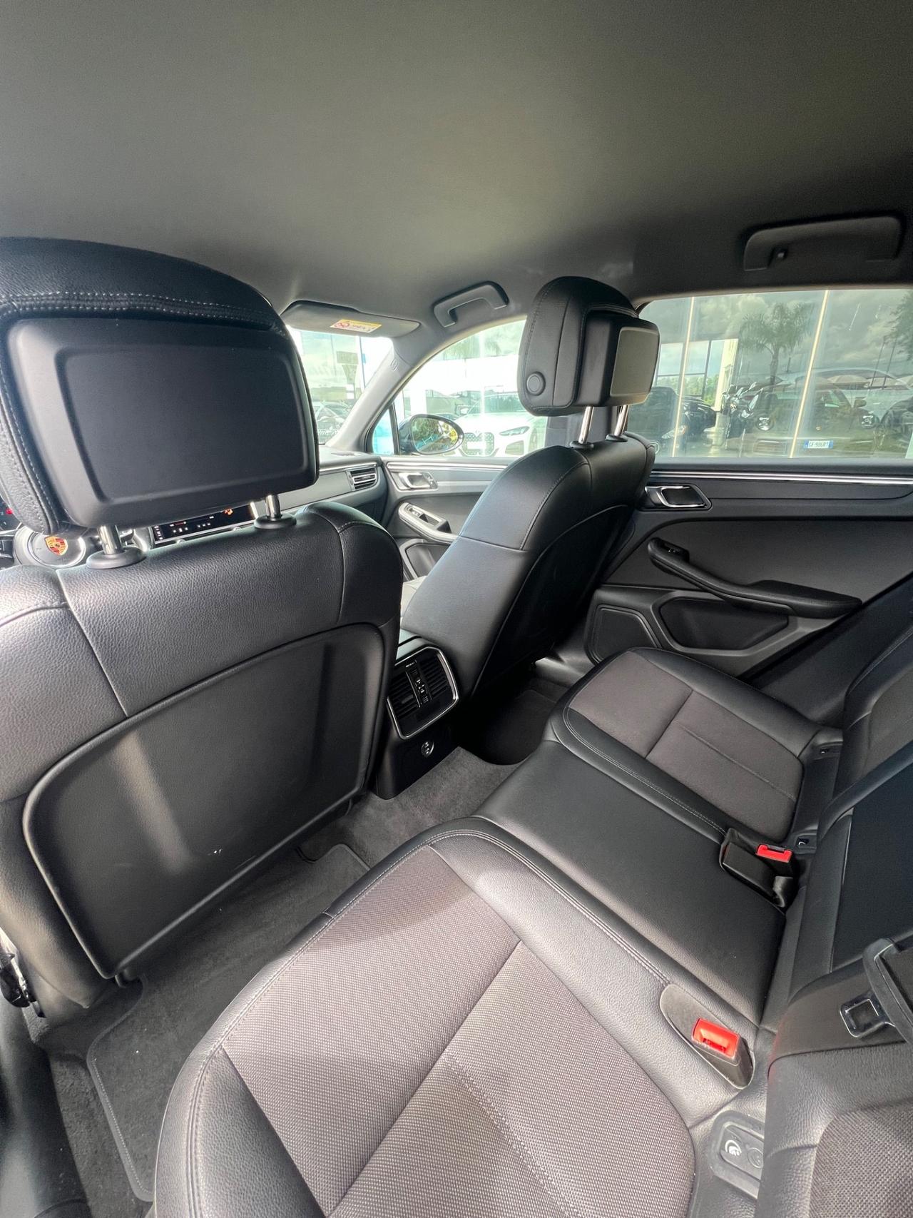 Porsche Macan 2.0 265cv pdk - Iva Esposta