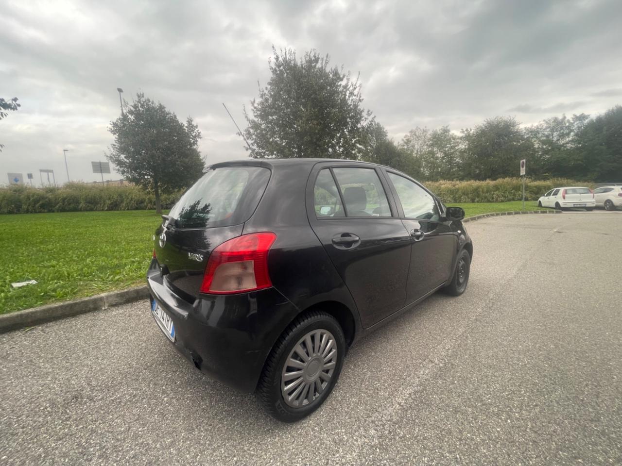 Toyota Yaris 1.0 5 porte