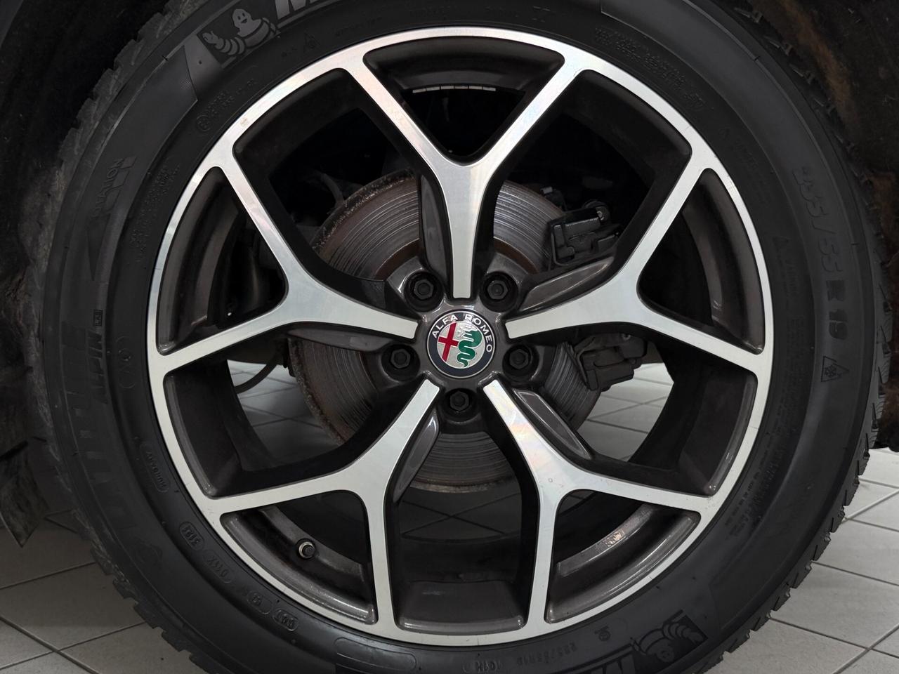 Alfa Romeo Stelvio 2.2 TD 190 CV EXECUTIVE CERCHI 19" APPENA TAGLIANDATA RETROCAMERA BLIND VETRI SCURI UNICO PROPRIETAR
