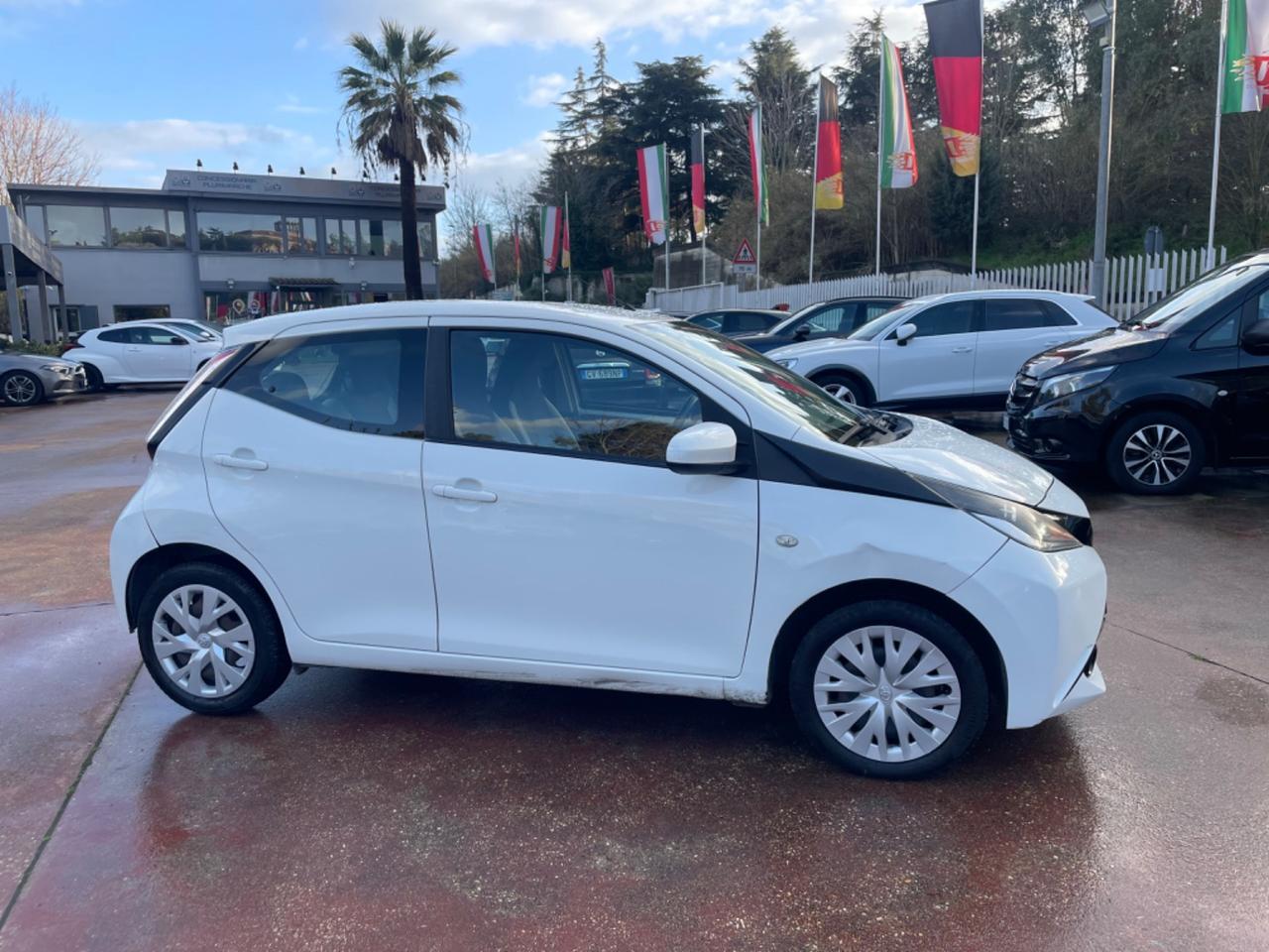 Toyota Aygo 1.0 VVT-i 69 CV 5 porte x-clusiv