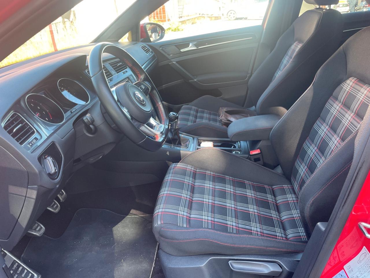 Volkswagen Golf GTI VII 5p 2.0 tsi 220CV