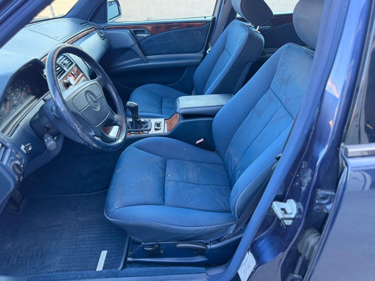 Mercedes-benz E 200 cat Classic