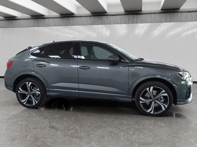 Audi Q3 Sportback 40 2.0 tdi Identity Black quattro 193cv s-tronic