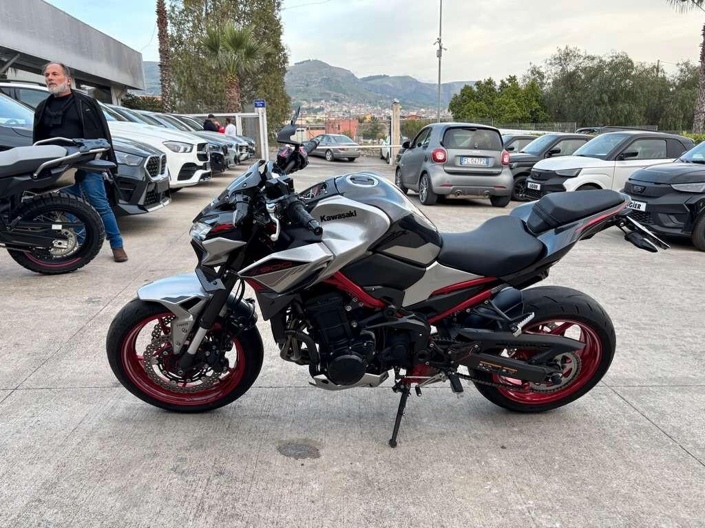 Kawasaki 900 Z 2024 / KM 6.000 Tua a solo 74 Euro al mese