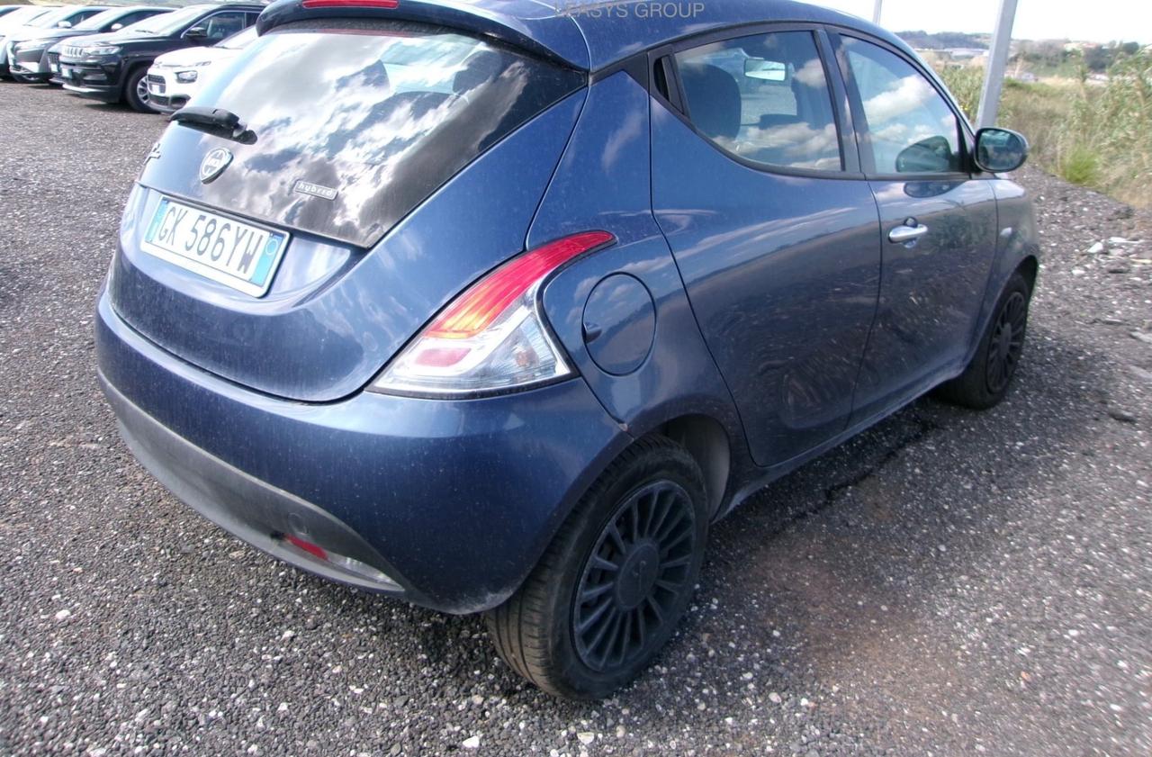Lancia Ypsilon 1.0 70 cv 5 porte S&S Hybrid Silver 2022