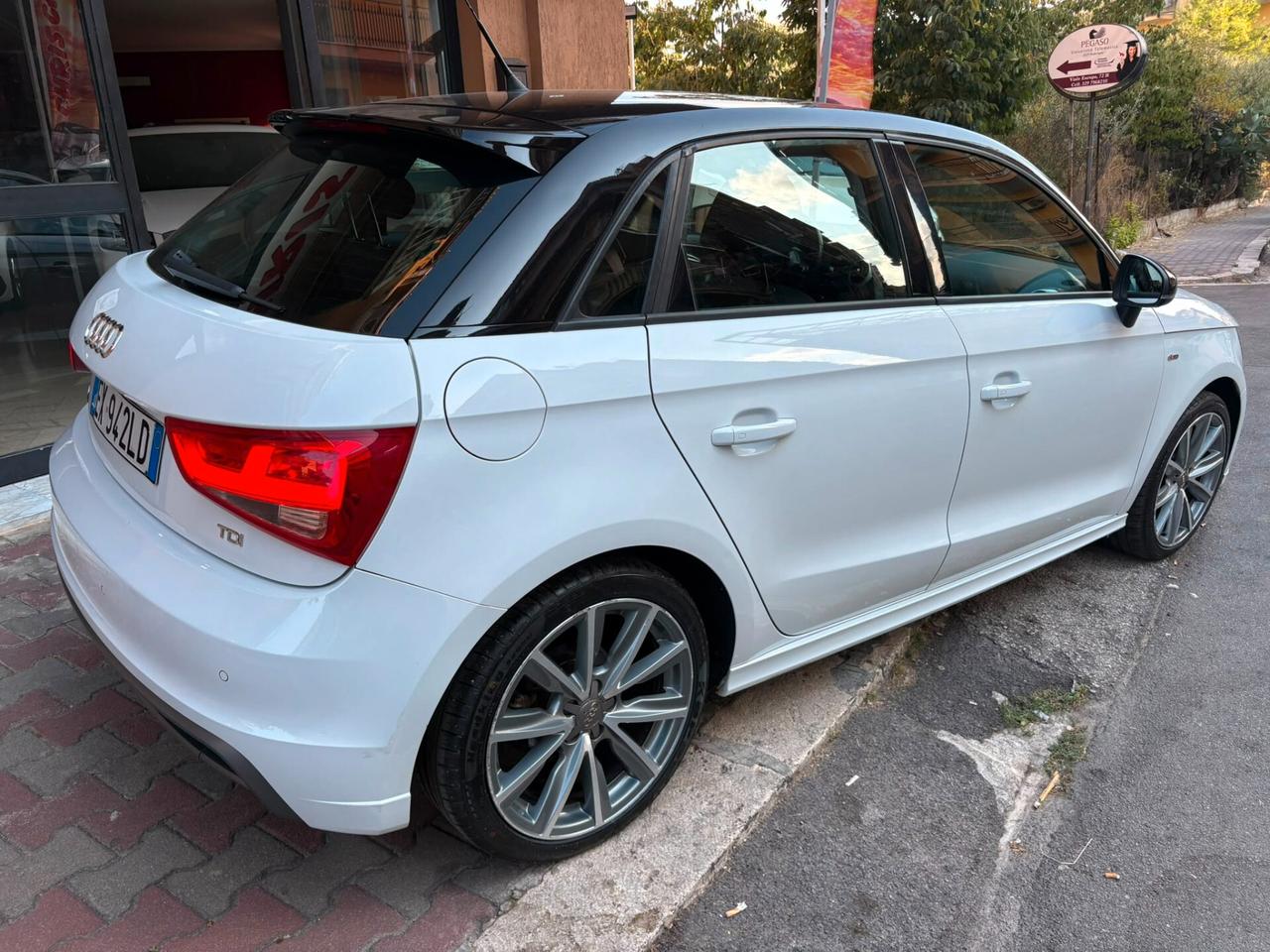 Audi A1 SPB 1.6 TDI S line edition