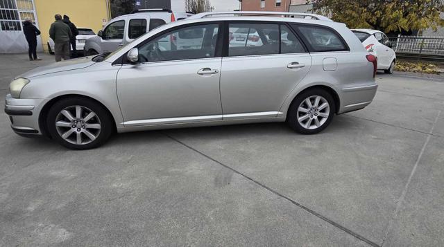 TOYOTA Avensis BENZINA/GPL 1.8 16V SW senza nessun lavoro da fare