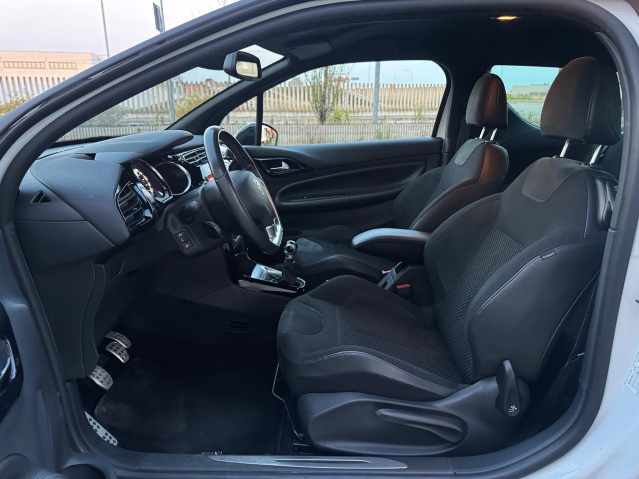 Citroen DS3 3 1.2 VTi 82cv Neopatentati