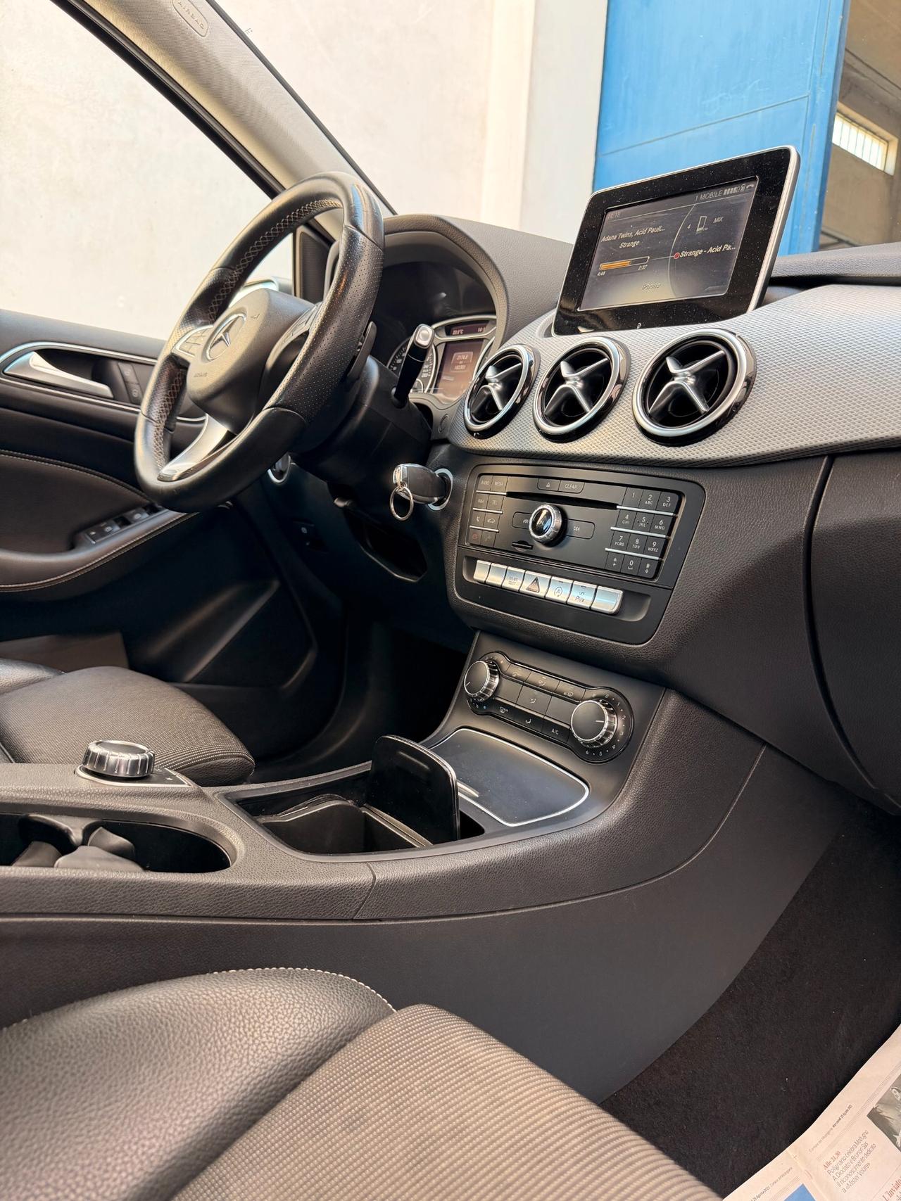 Mercedes-benz B 180 D AUTOMATIC EXECUTIVE 2017
