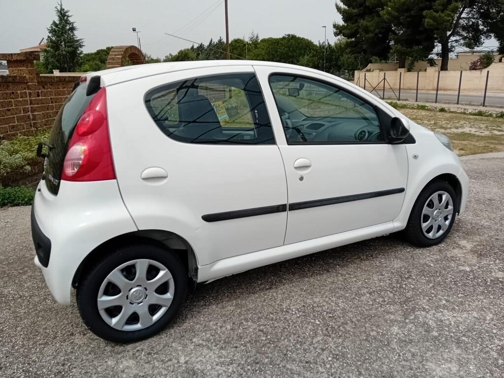 PEUGEOT 107 5 PORTE BENZINA