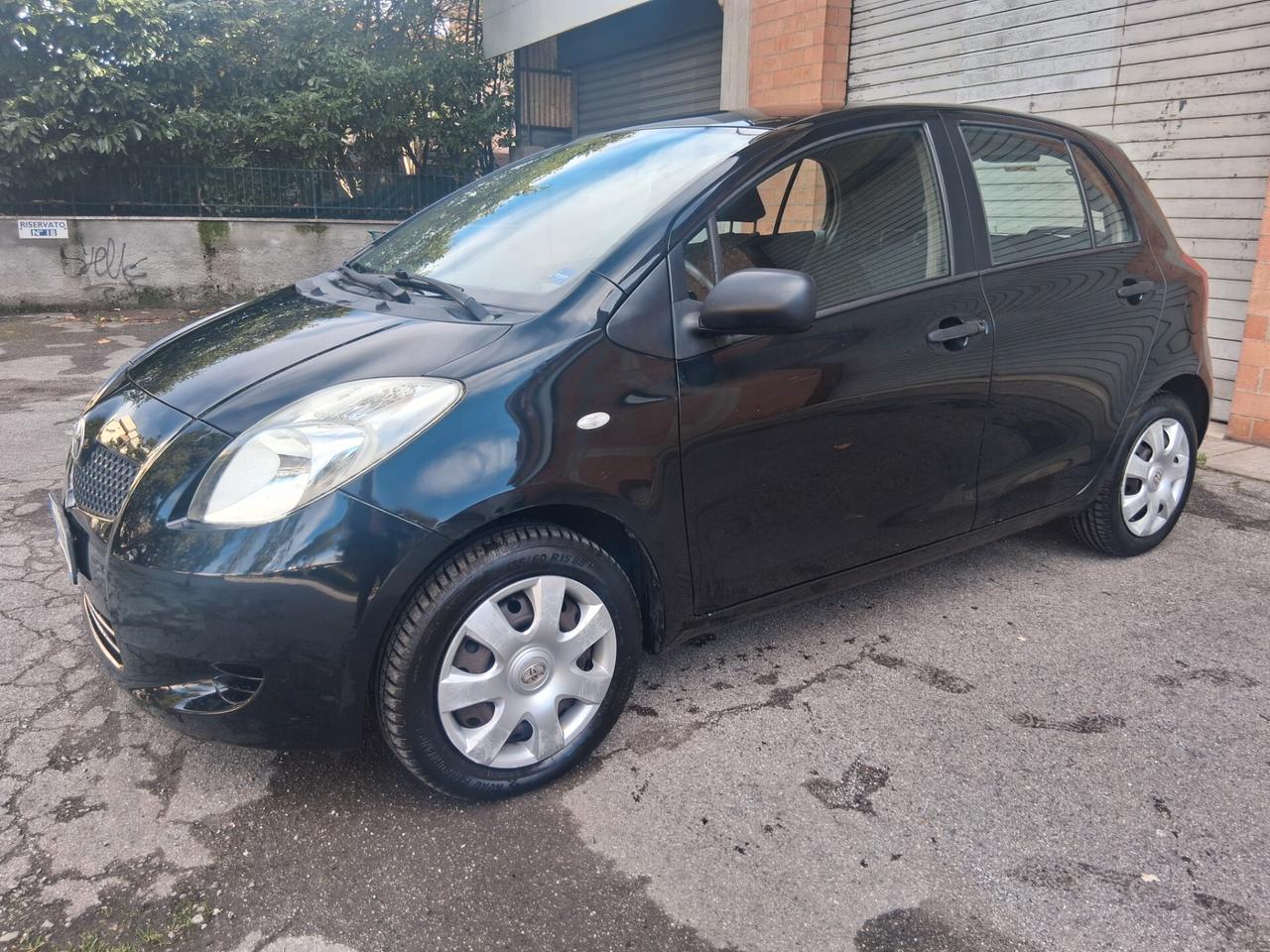 Toyota Yaris 1.0 5 porte