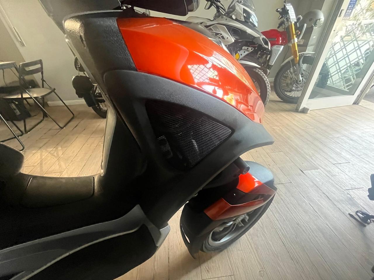 PIAGGIO MP3 300