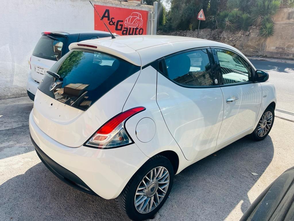 Lancia Ypsilon 1.2 69 CV 5 porte GPL Ecochic Silver