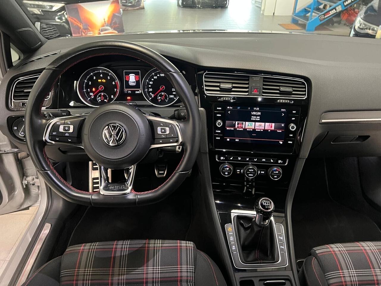 Volkswagen Golf GTI Performance 2.0 TSI 230CV