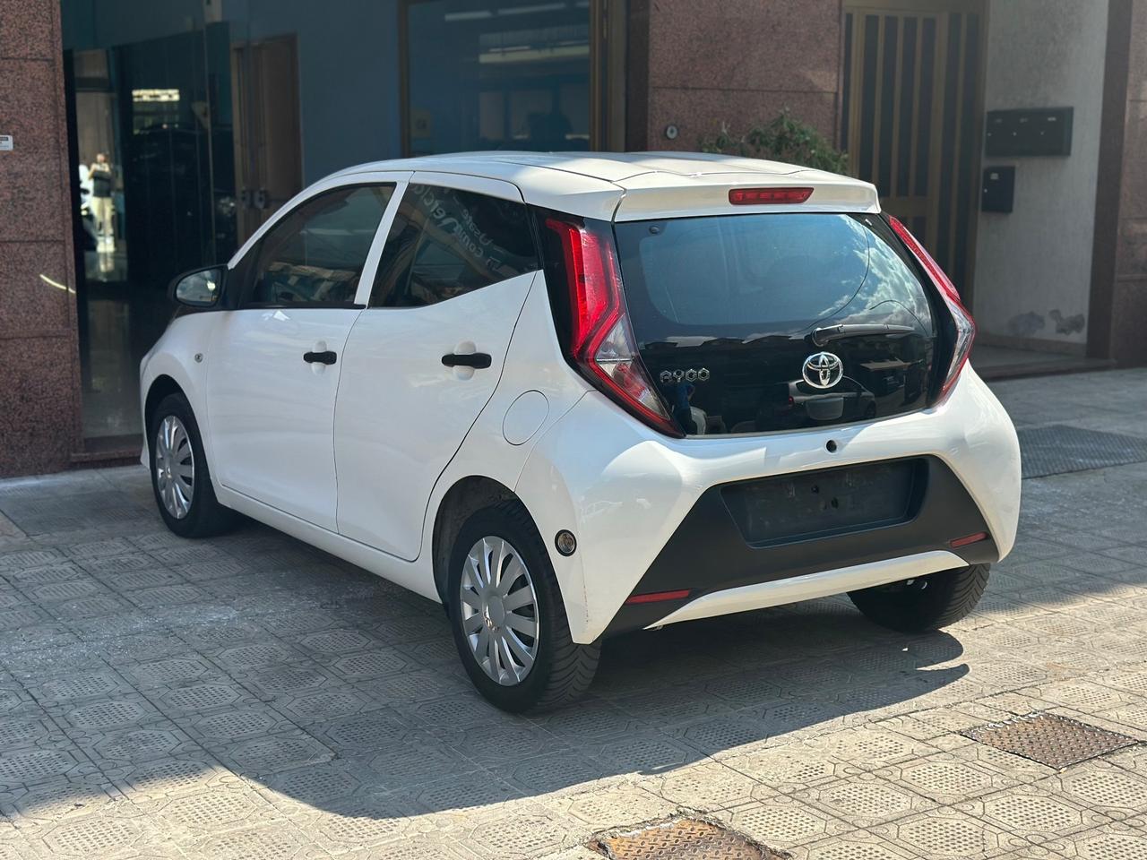 Toyota Aygo Connect 1.0 VVT-i 72 CV 5 porte x-play