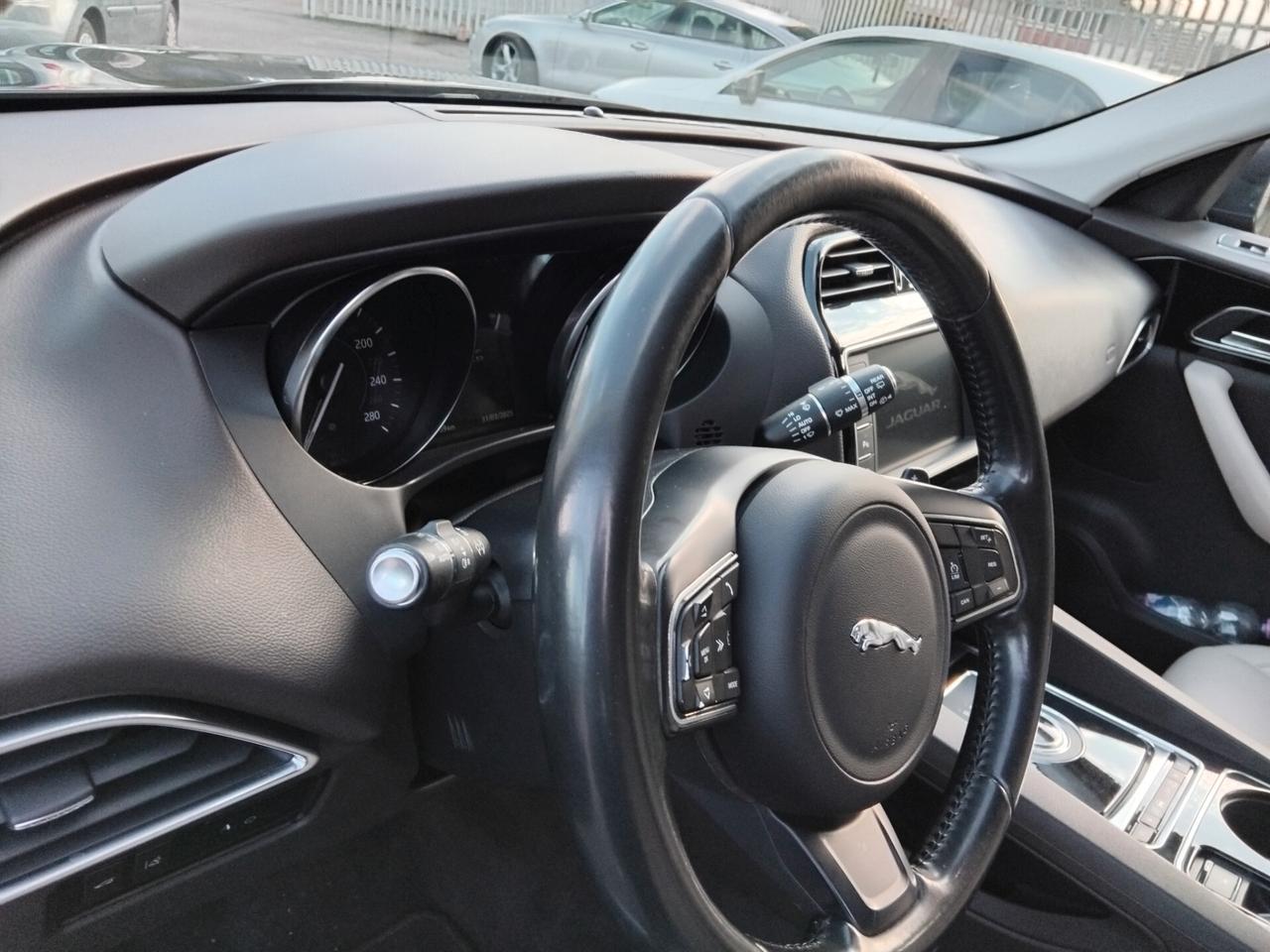 Jaguar F-Pace 2.0 D 180 CV motore da rivedere