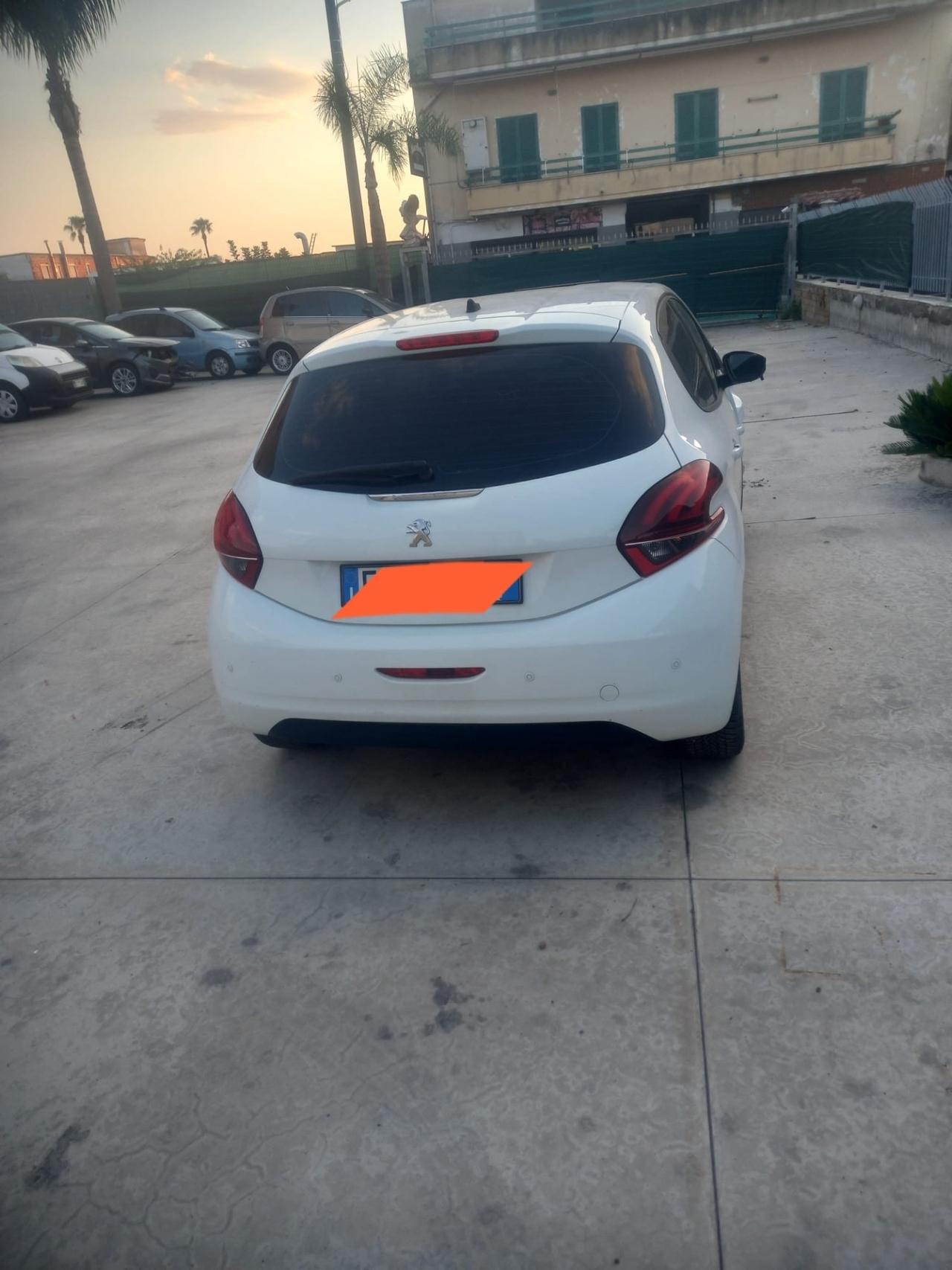 Peugeot 208 2018 sinistrata Incidentata