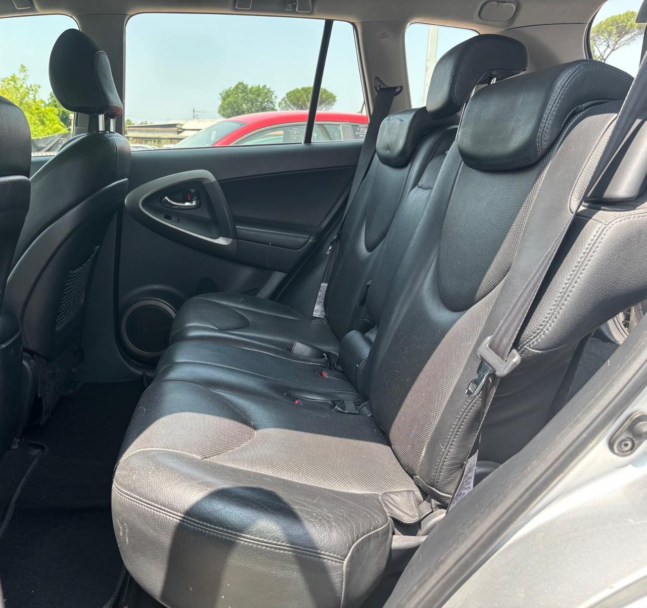 Toyota RAV 4 RAV4 2.0 Luxury