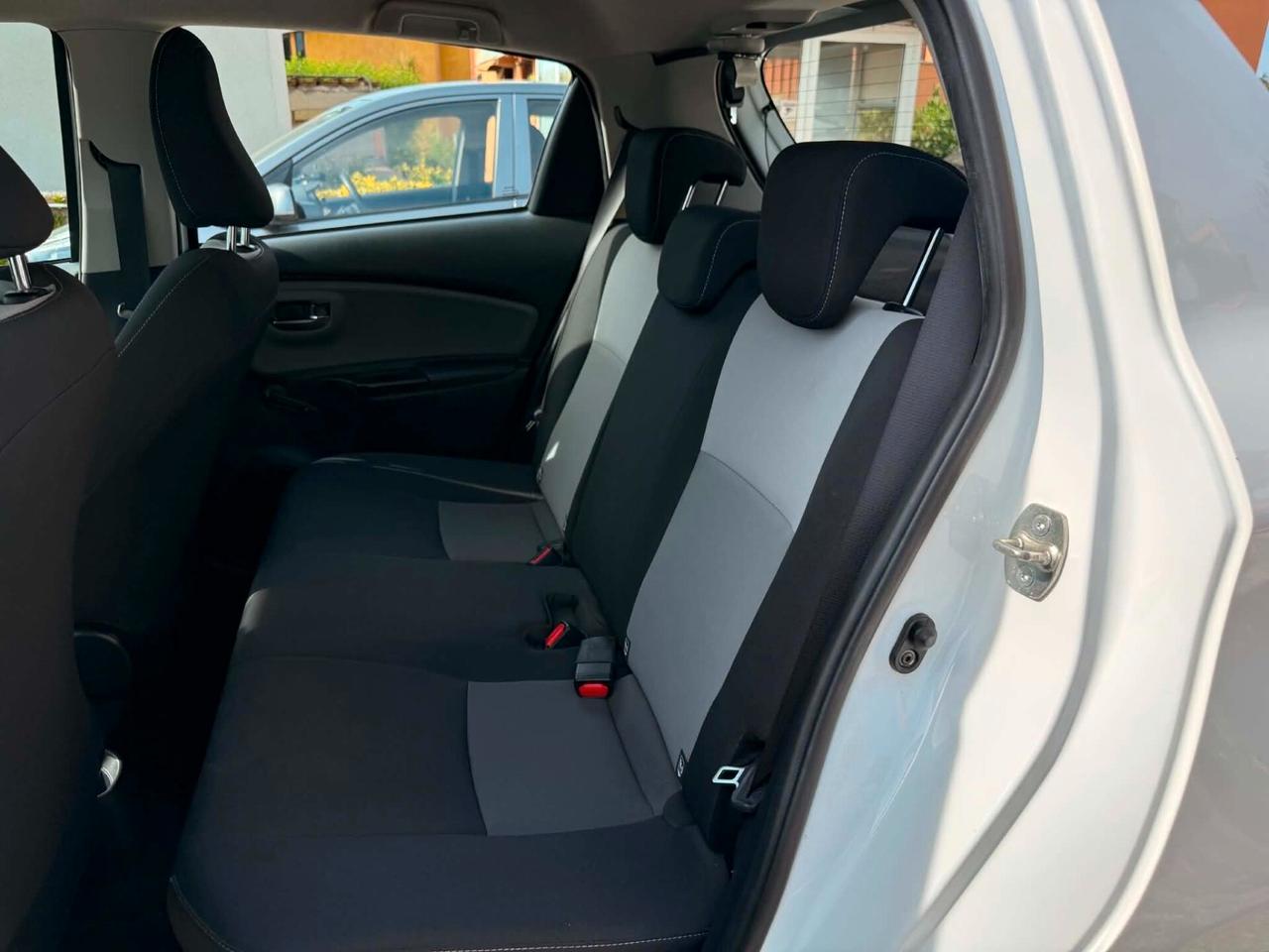 Toyota Yaris 1.5 Benz/Ibrida OK Neop. NO VINCOLO