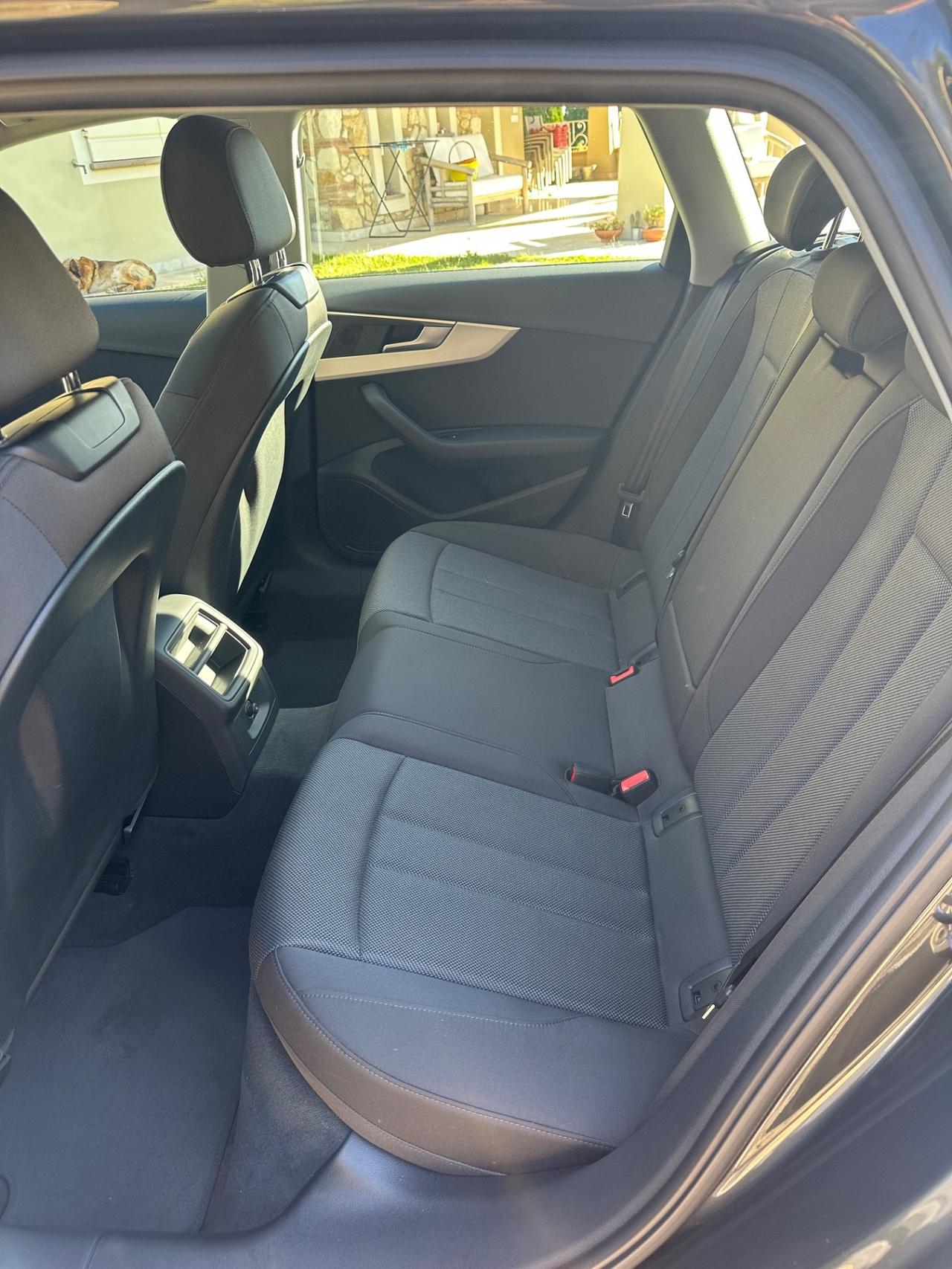 Audi A4 Avant 30 TDI/136 CV S tronic Business Advanced