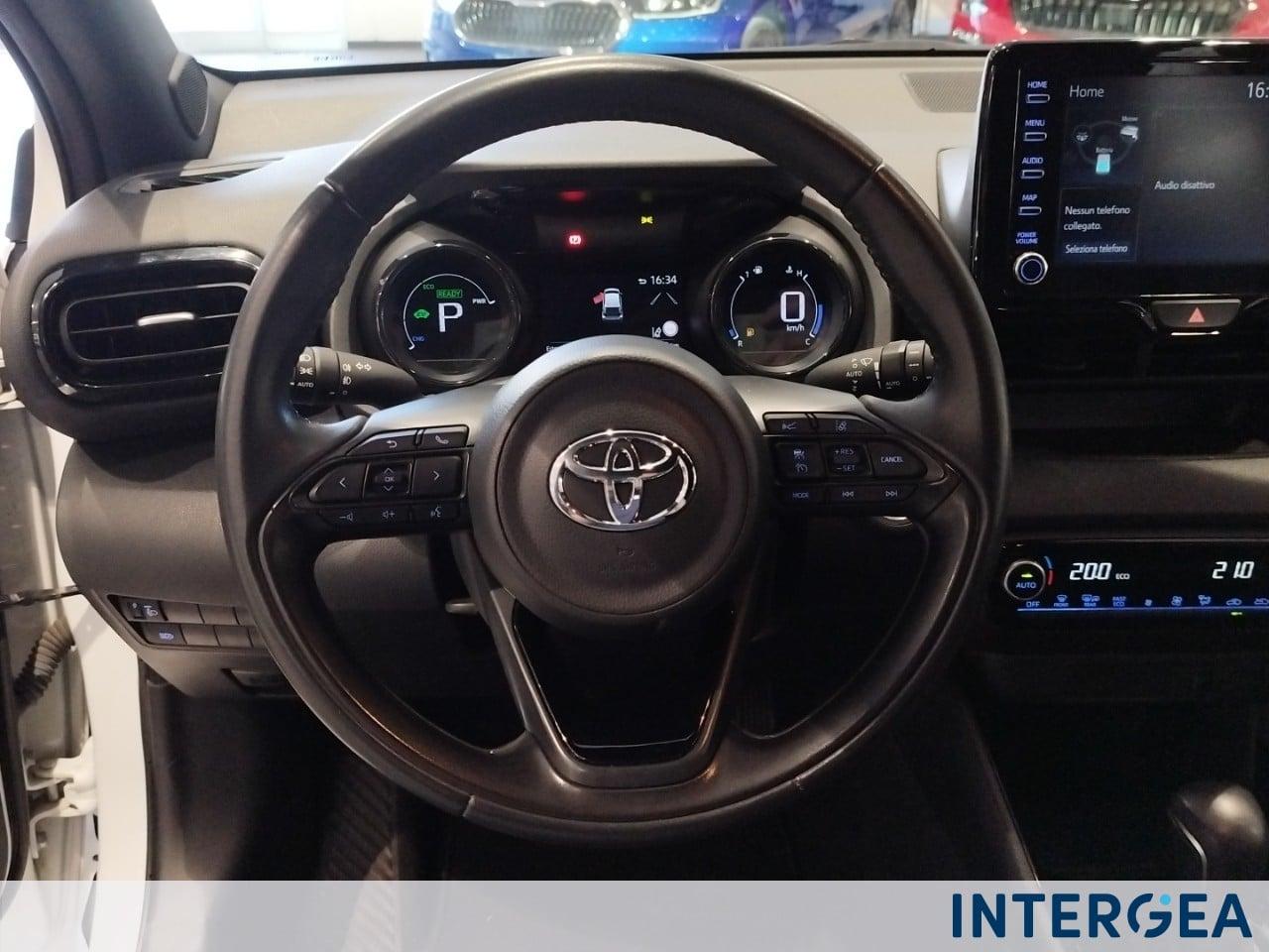 TOYOTA Yaris 1.5h Lounge