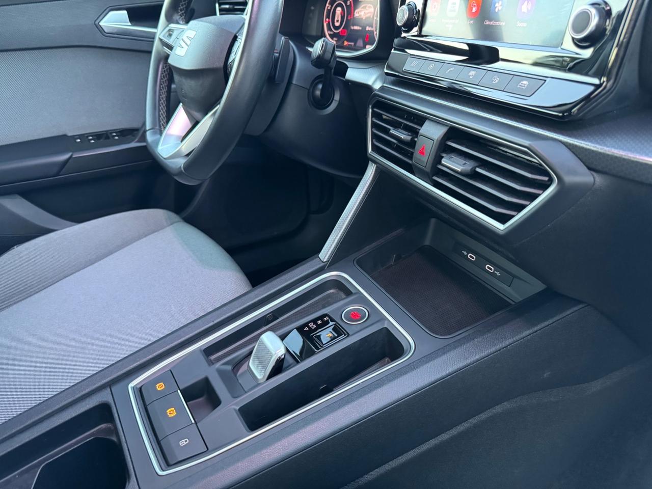 SEAT LEON SportsTourer 2.0 TDI DSG-Led Carplay