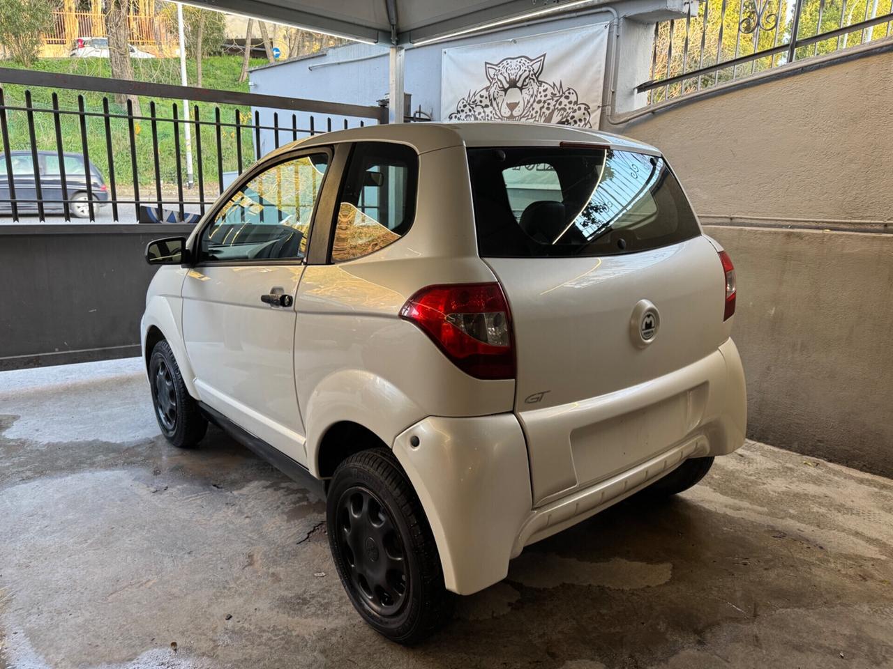 Aixam Bianco Perla Trasporto e Permute