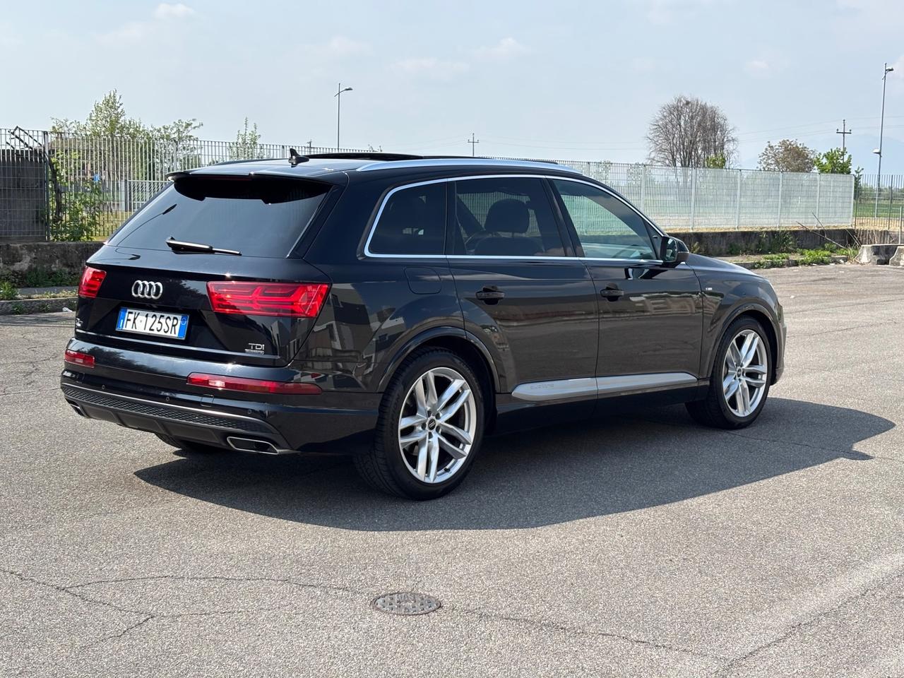 Audi Q7 3.0 TDI 272 CV quattro S LINE,TAGLIANDI CERTIFICATI