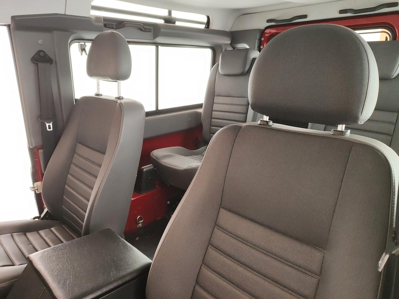 Land Rover Defender 90 2.2 TD4 Soft top N1