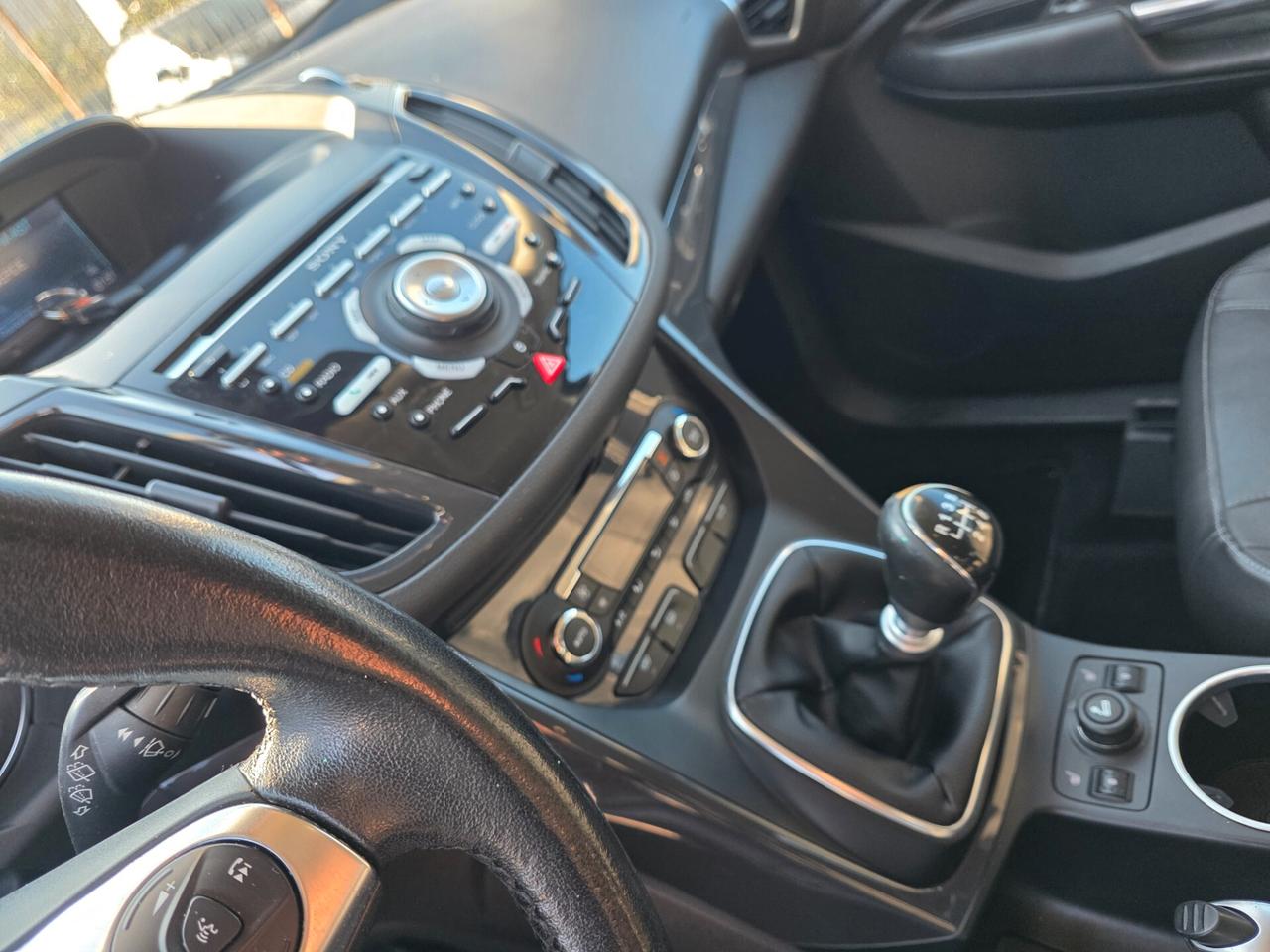 Ford Kuga 2.0 TDCI 140 CV 4WD Powershift Titanium