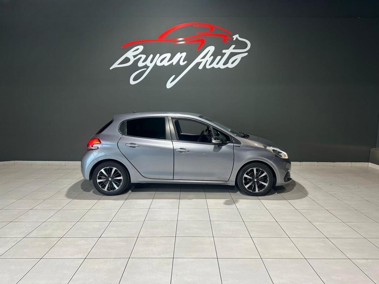 Peugeot 208 PureTech 82 S&S 5P Signature