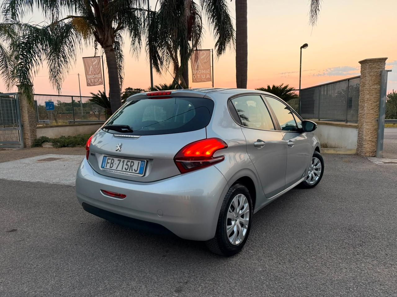 Peugeot 208 1.4 HDi 68 CV 5 porte Allure