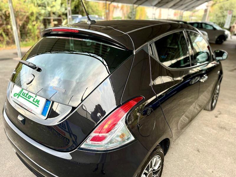 Lancia Ypsilon 1.0 FireFly 5 porte S&S Hybrid Gold Plus