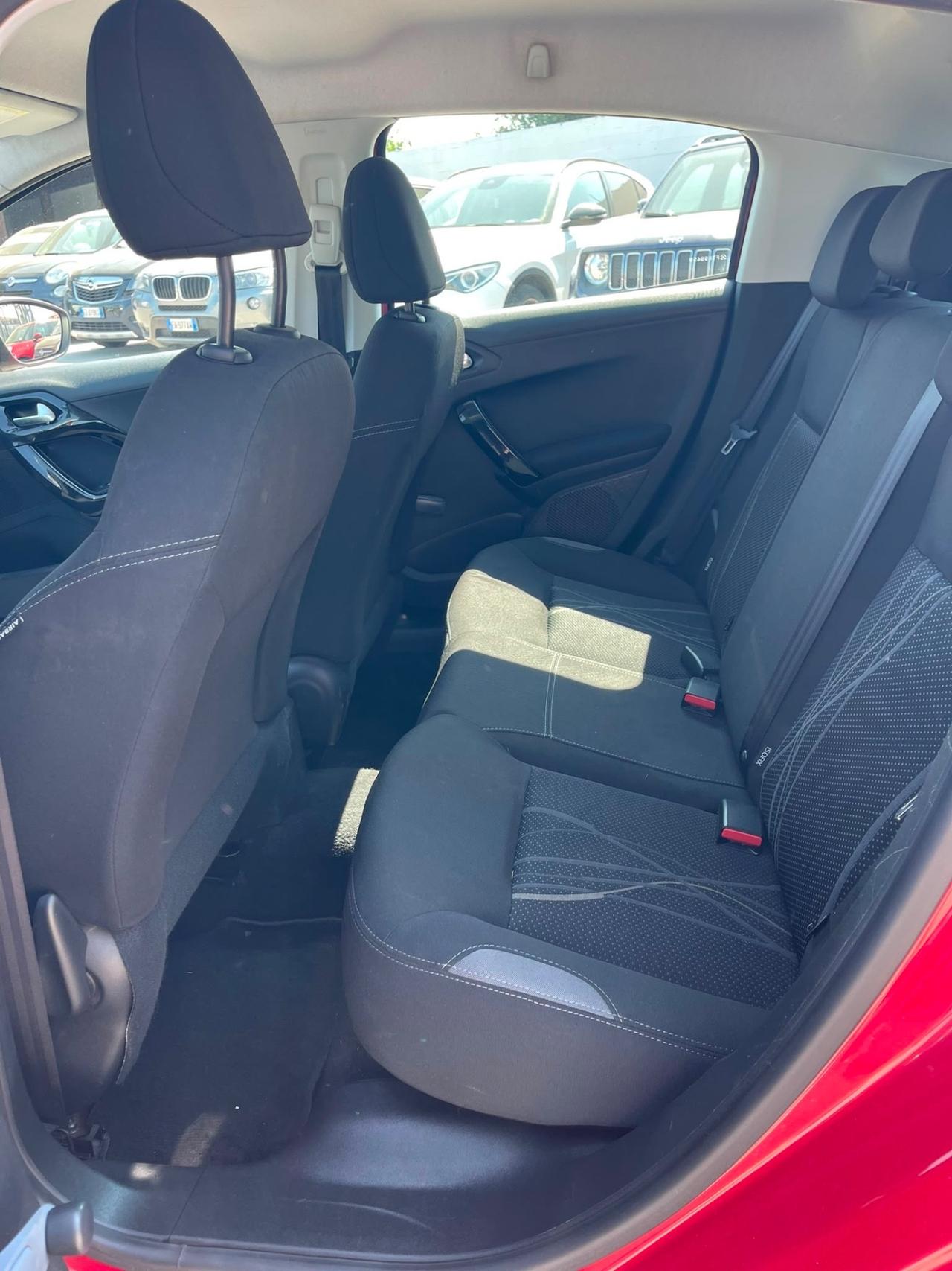 Peugeot 208 1.2 2015 100 mila km