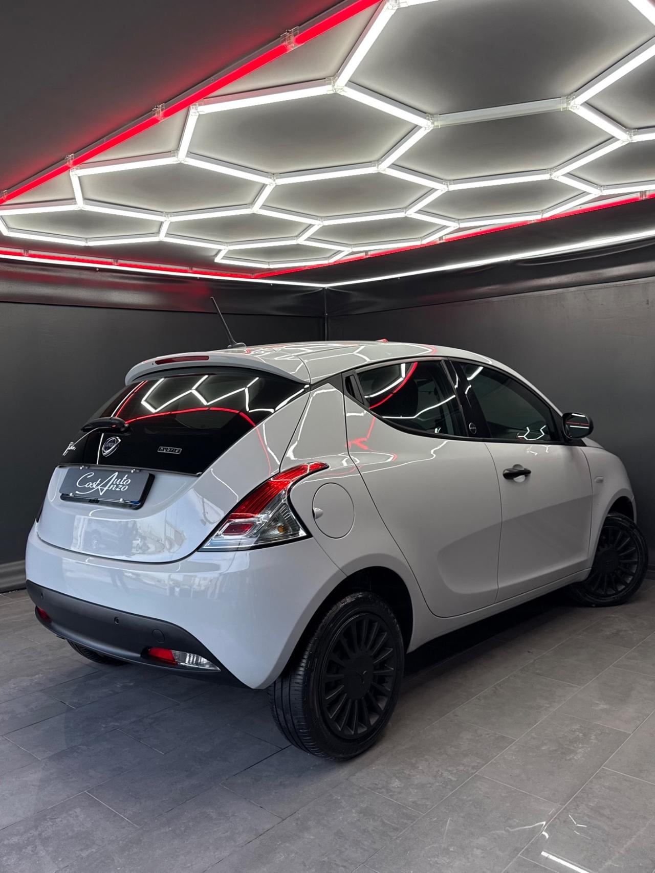 Lancia Ypsilon 1.0 Hybrid Ecochic Gold 2021