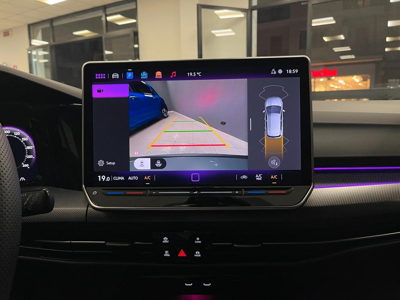 Nuova Volkswagen Golf 8.5 R-Line 2.0 TDI 150cv DSG