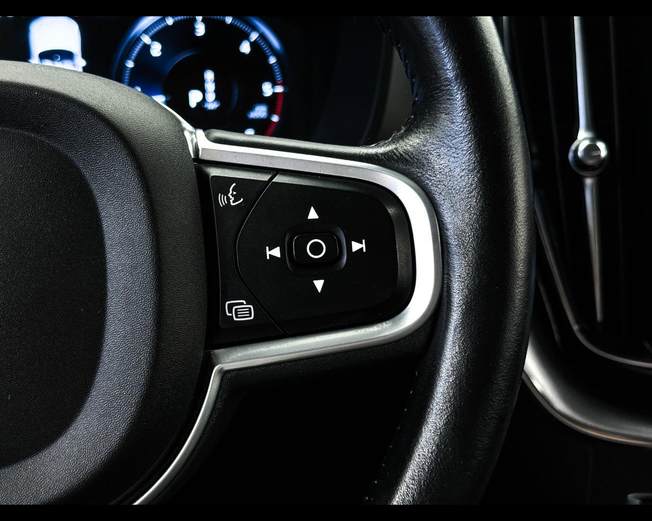 VOLVO XC60 B4 (d) AWD Geartronic Momentum Pro