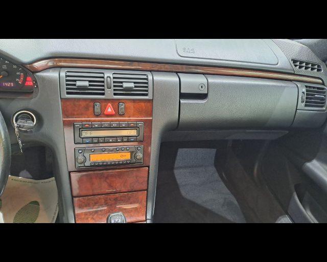 MERCEDES-BENZ E 200 k Elegance