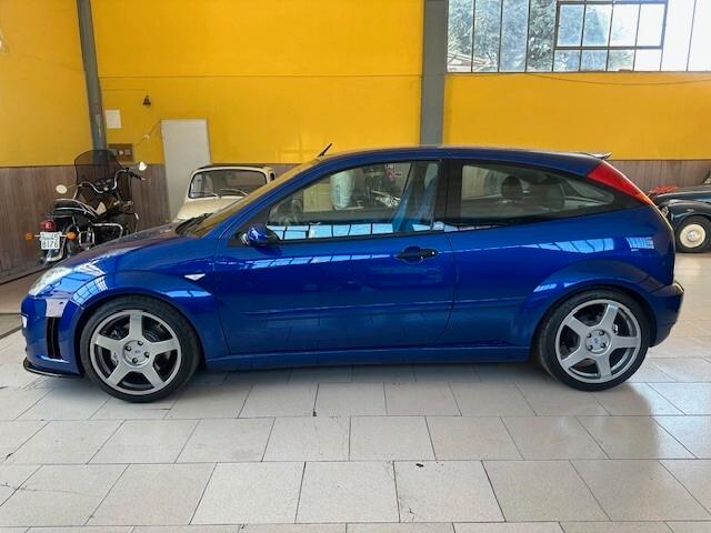 Ford Focus 2.0i 16V cat 3p. RS215